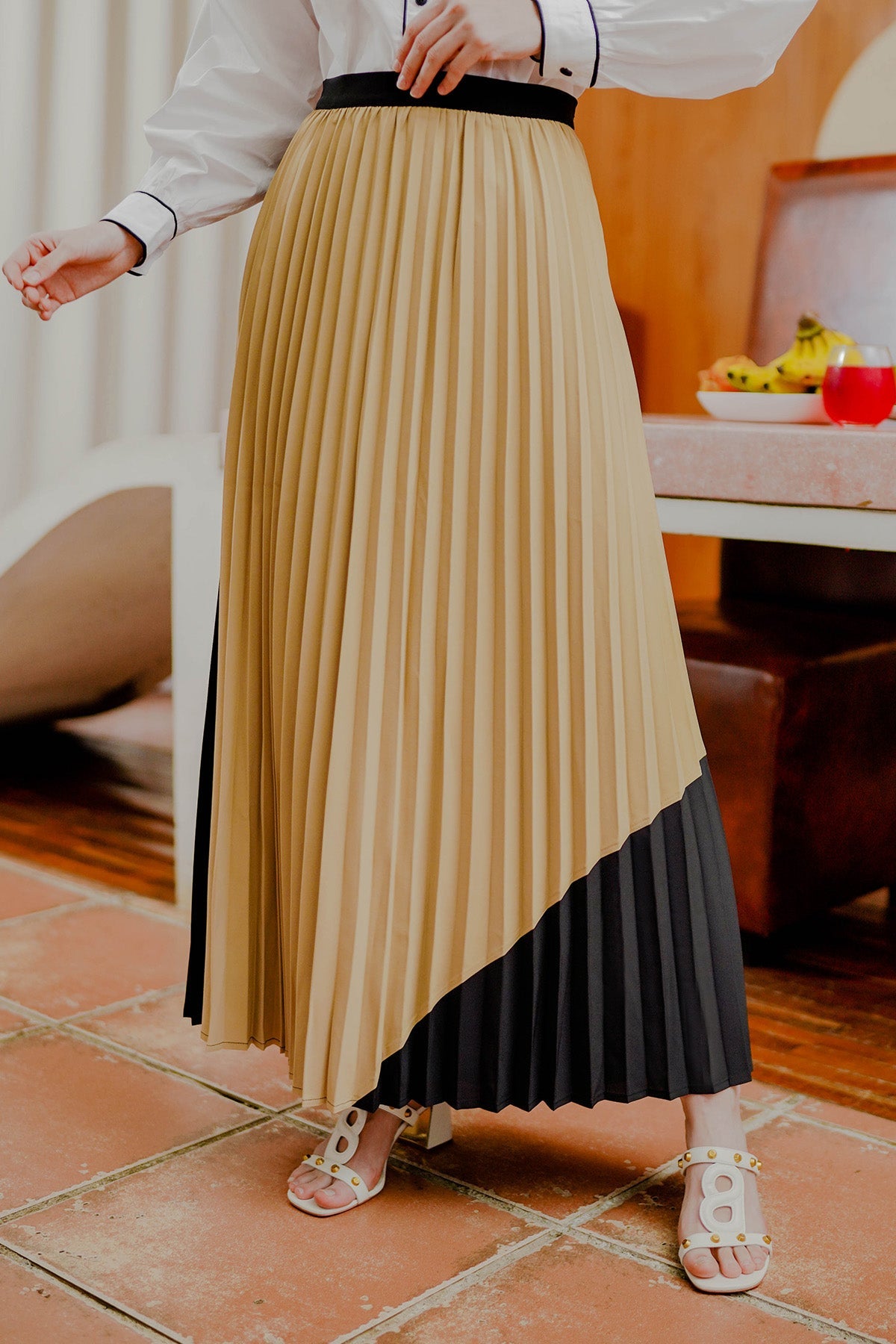 Kila Two Tone Pleated Skirt - Black Tan