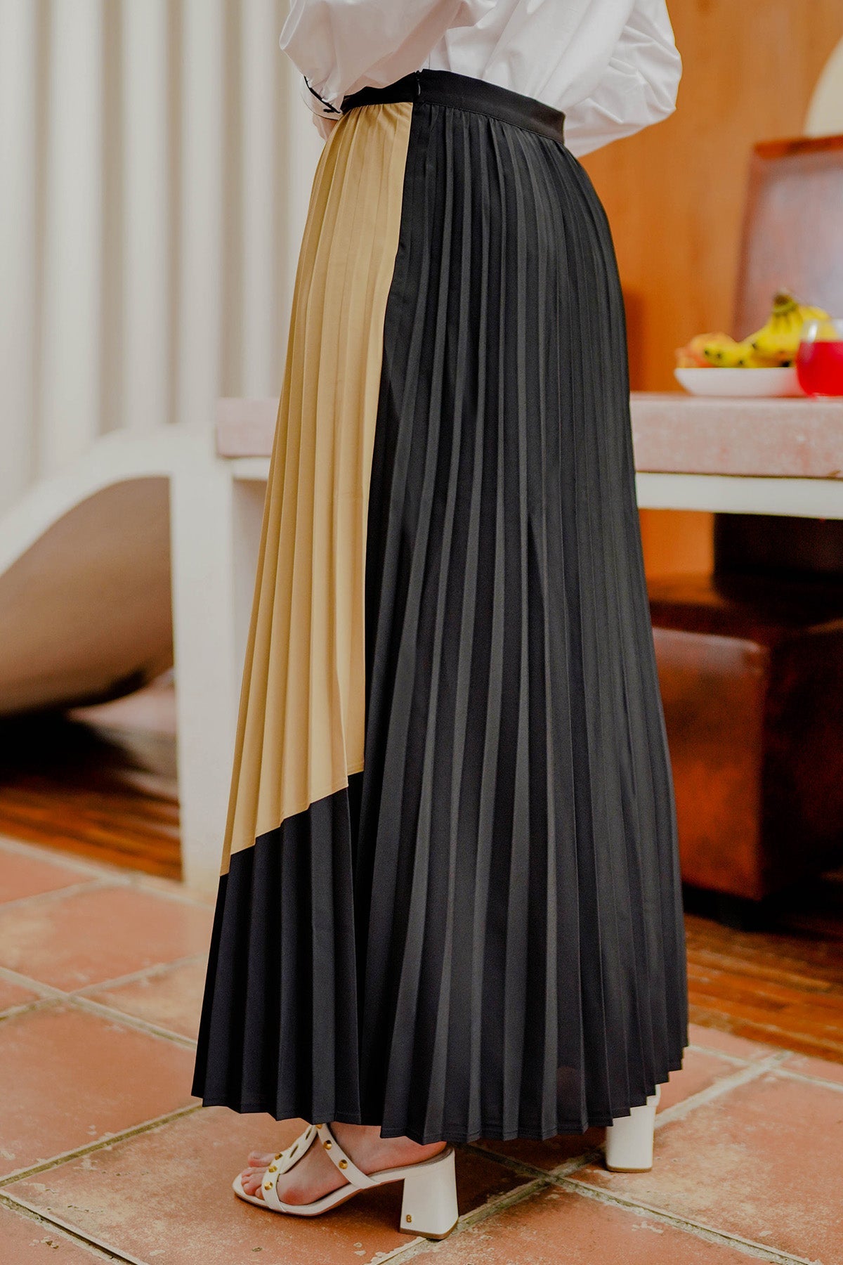 Kila Two Tone Pleated Skirt - Black Tan