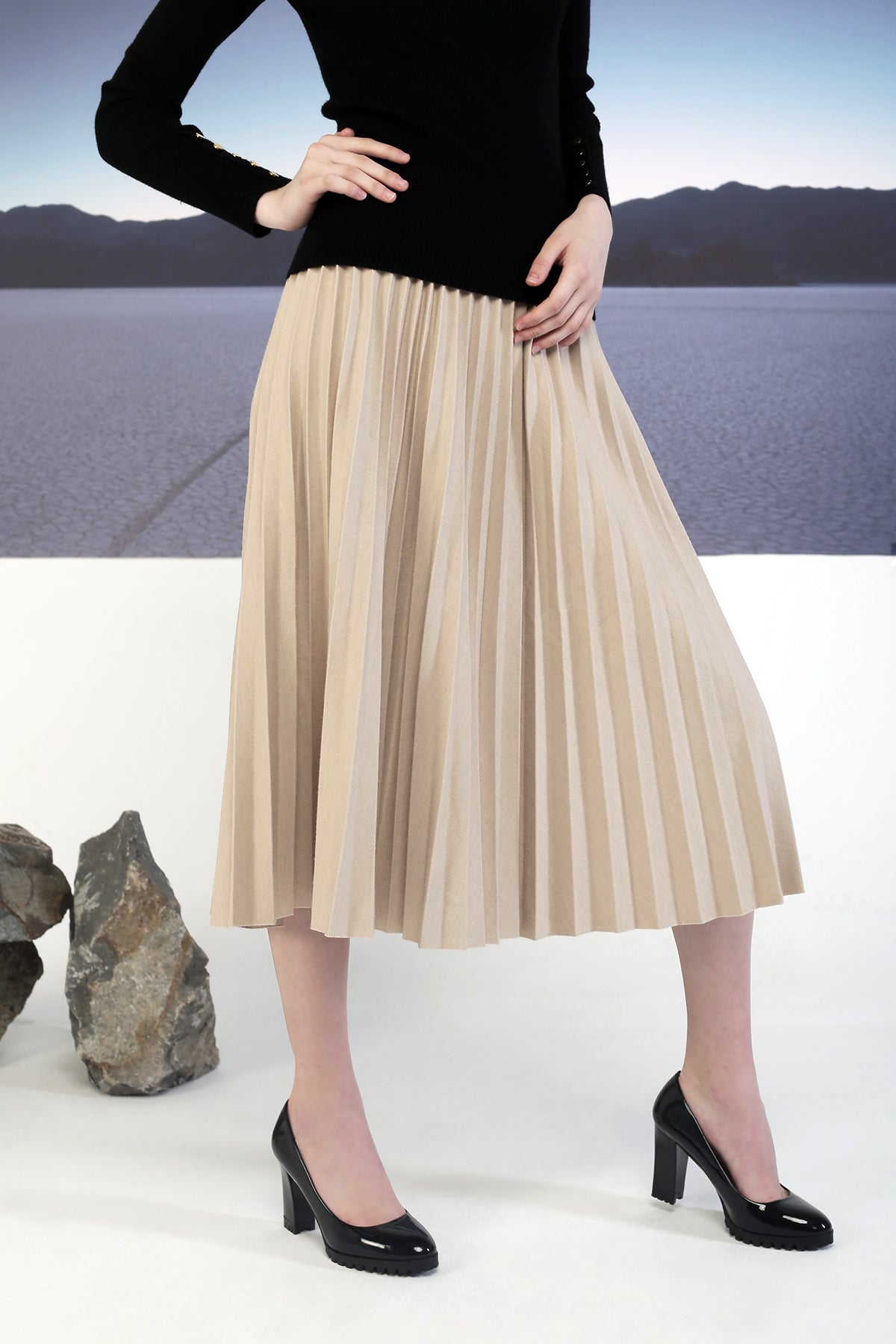 Pleats Me Skirt Beige