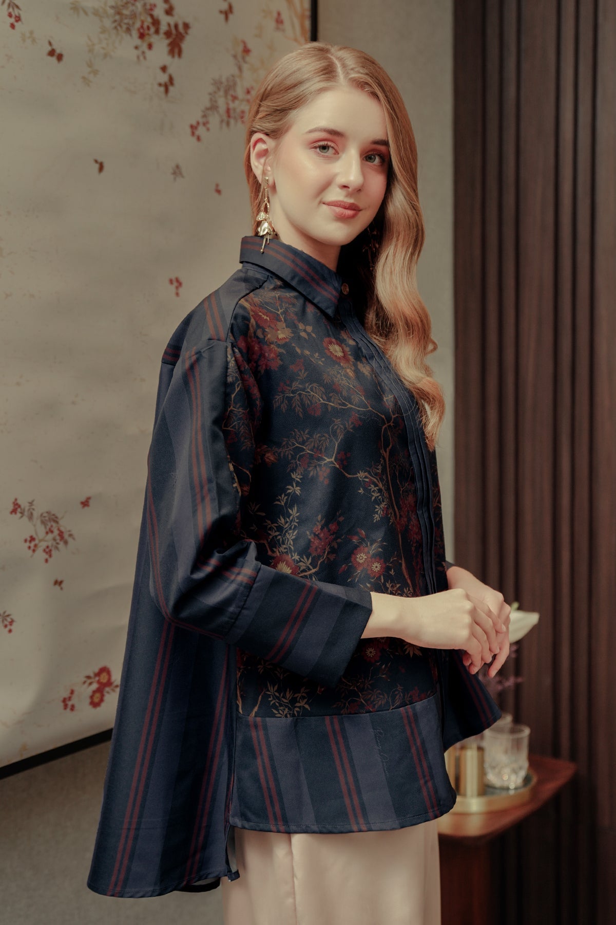 Chinoiserie Box Pleated Shirt - Navy