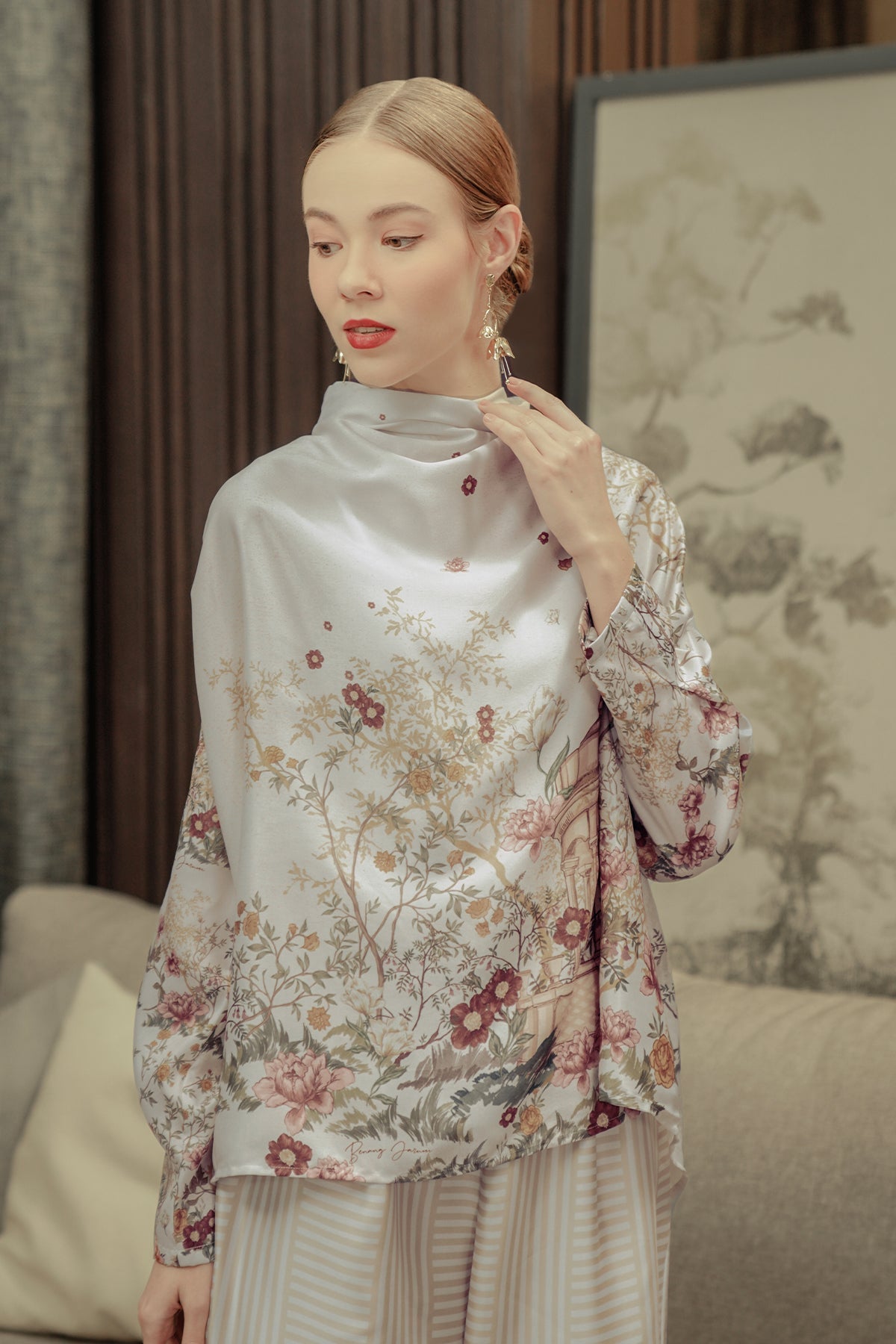 Chinoiserie Drapery Blouse - Ivory