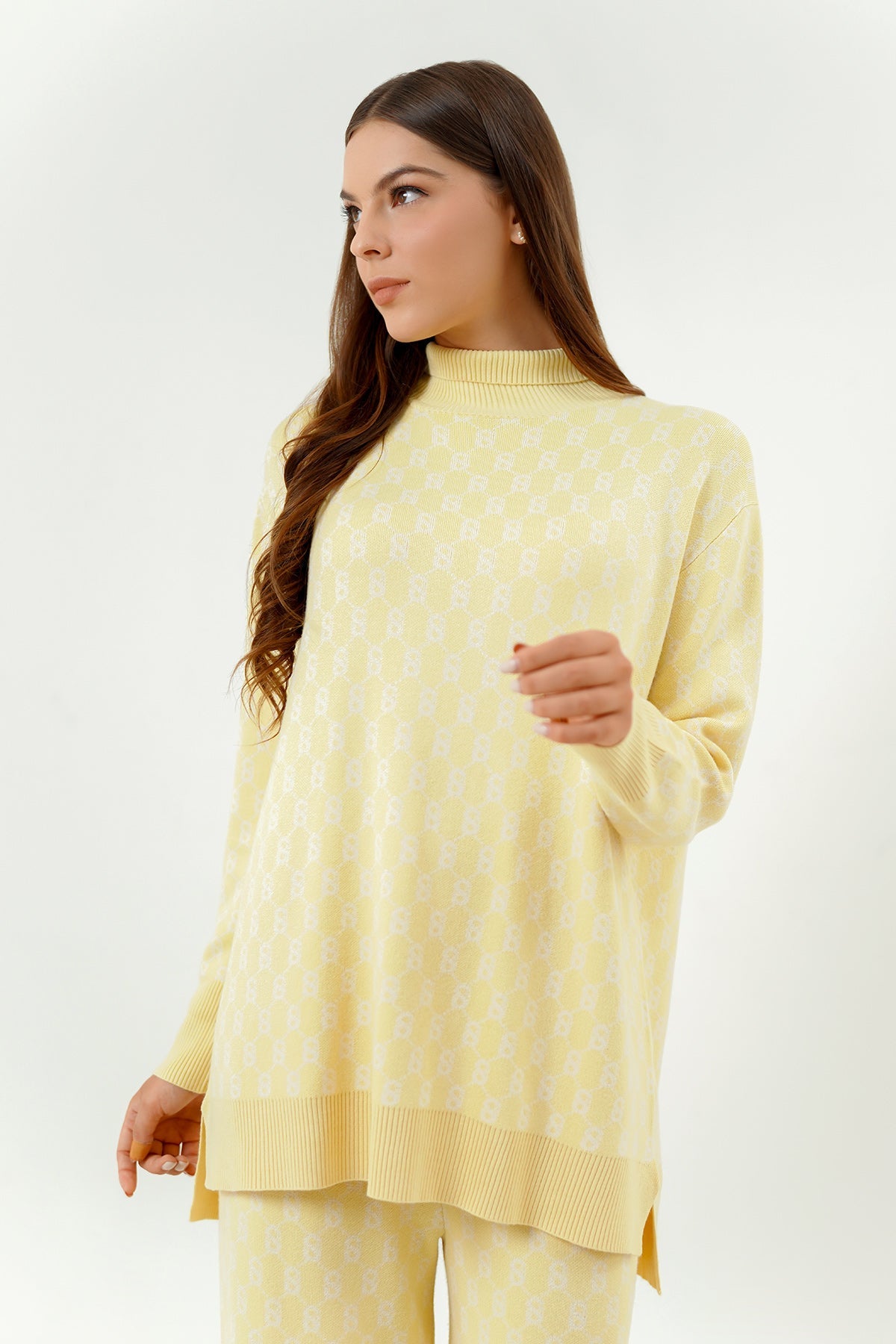 Signature Comfy Sweater - Yellow