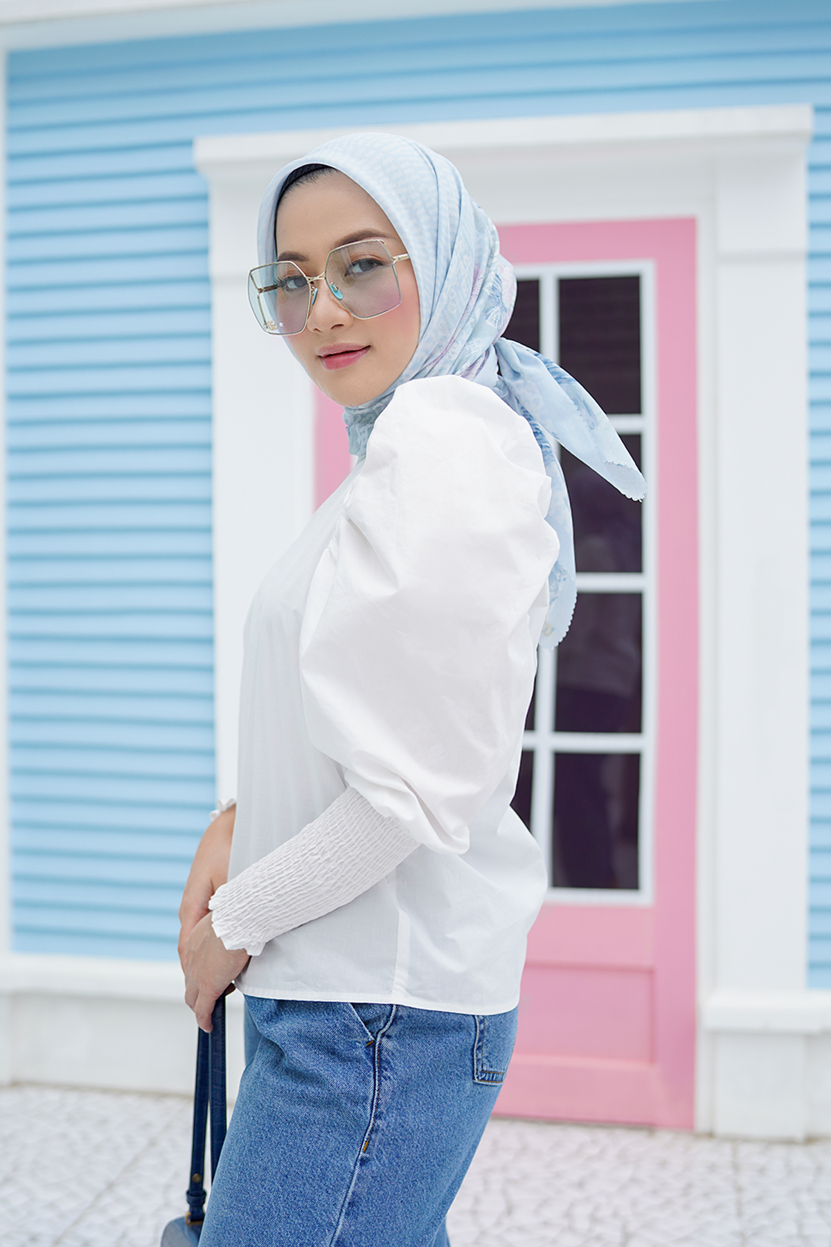 White Audy Blouse with Puff Sleeves