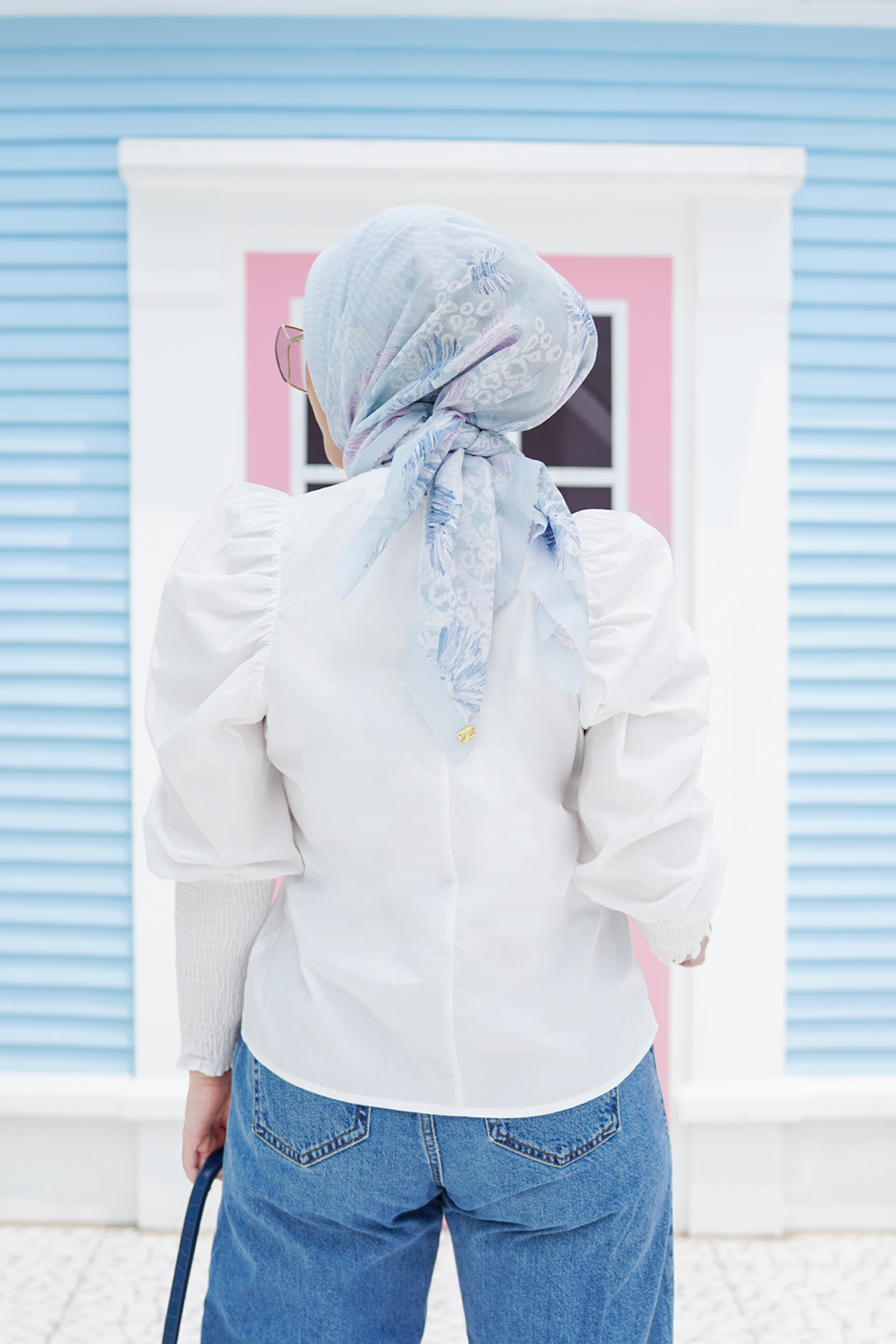 White Audy Blouse with Puff Sleeves