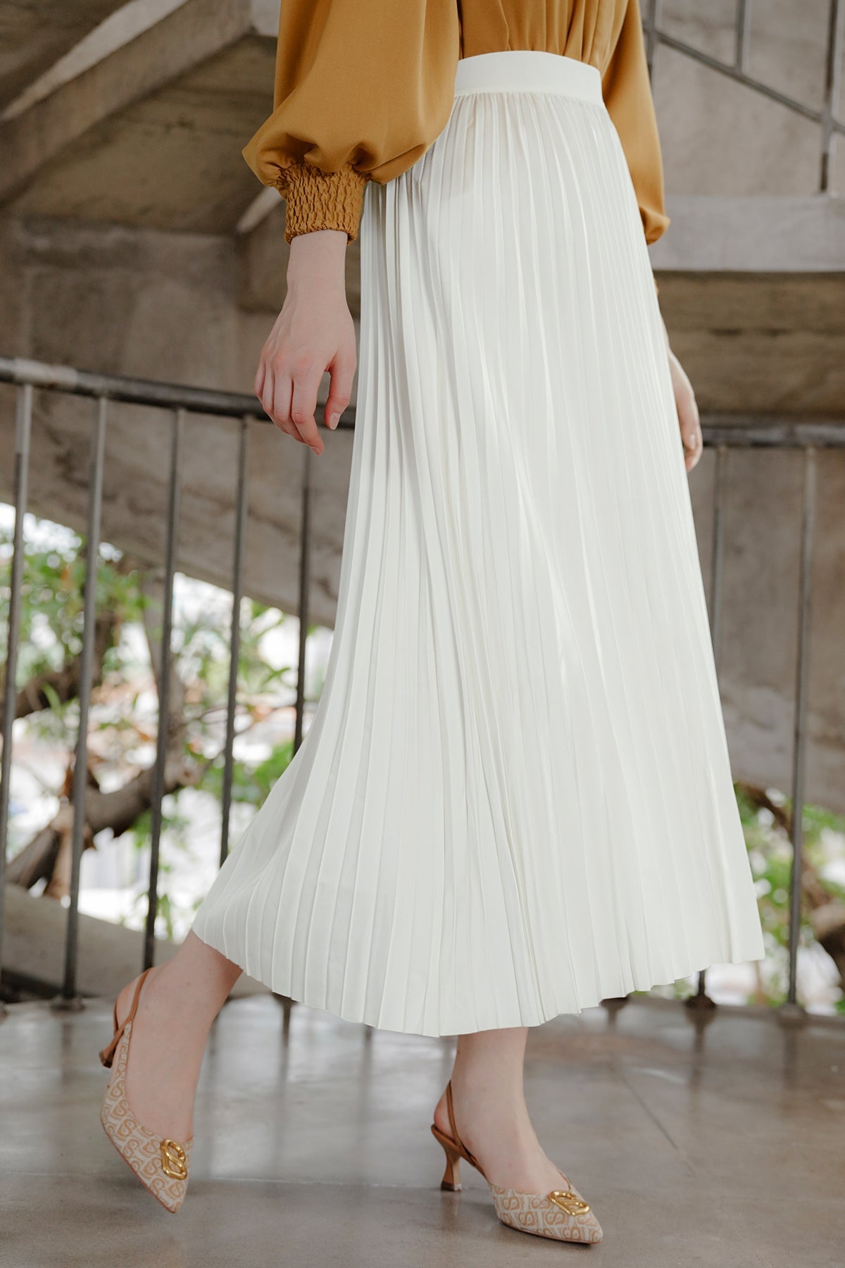 Serena Pleats Skirt - White