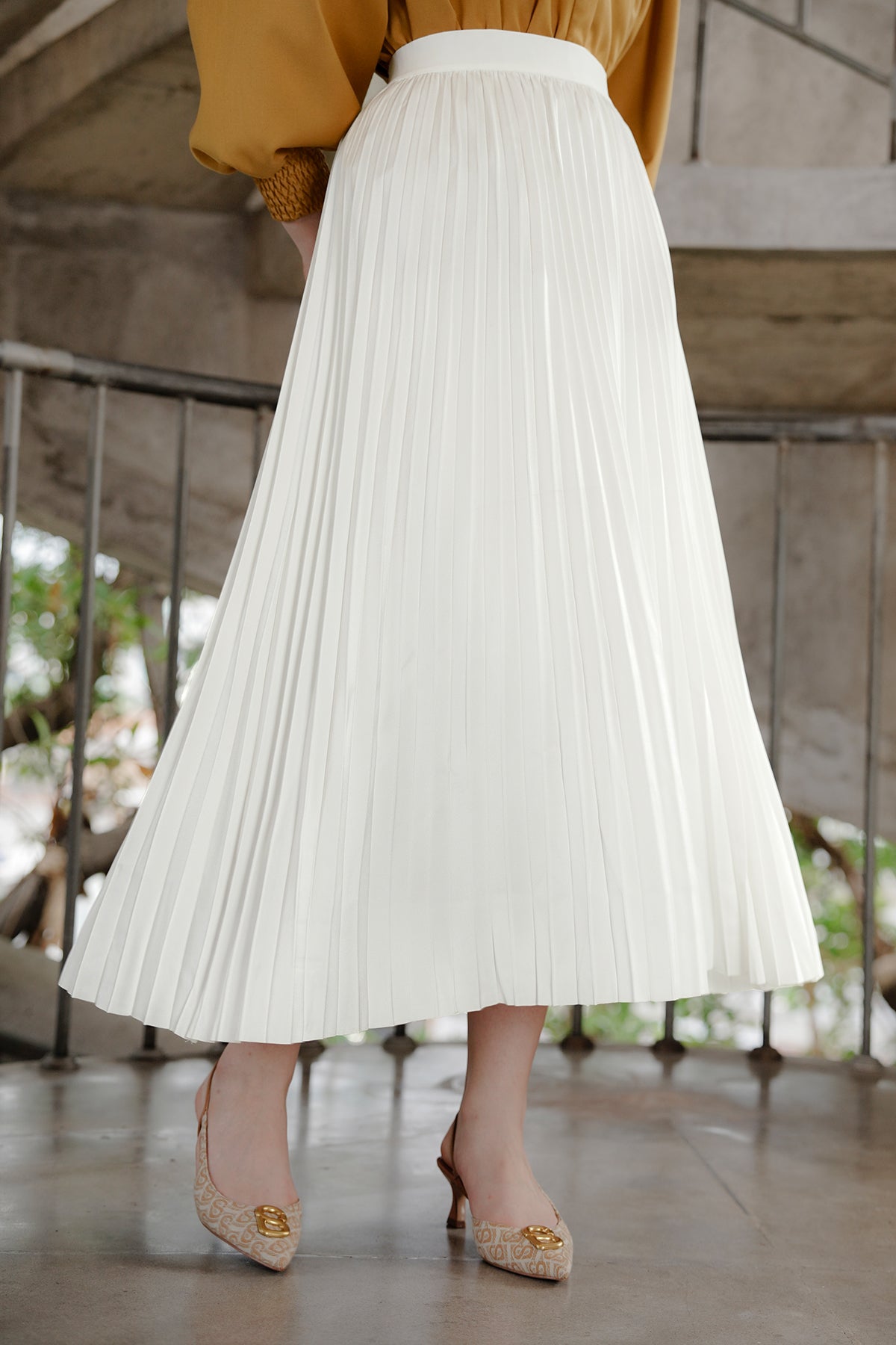 Serena Pleats Skirt - White