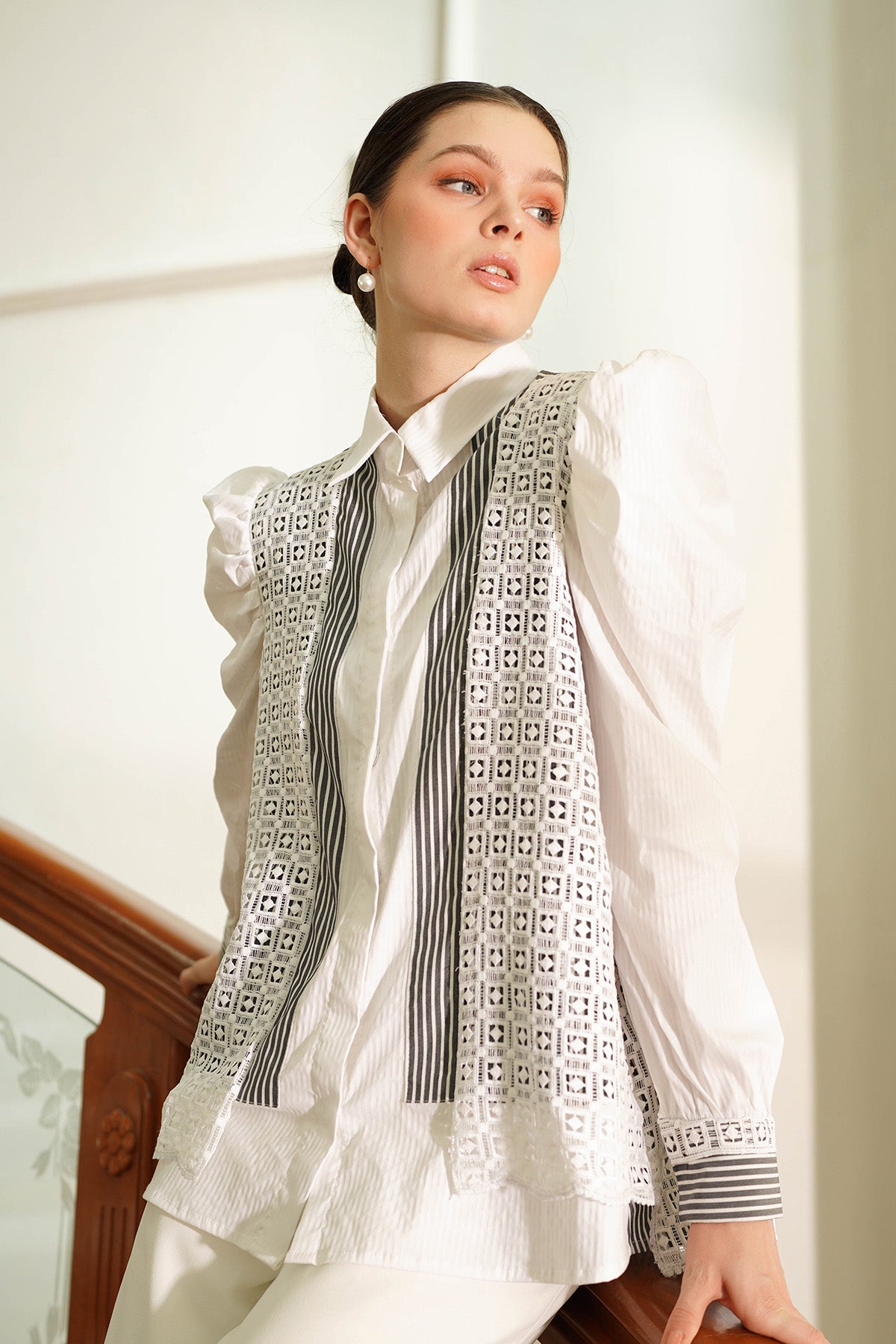 Kyara Embroidery Shirt - White