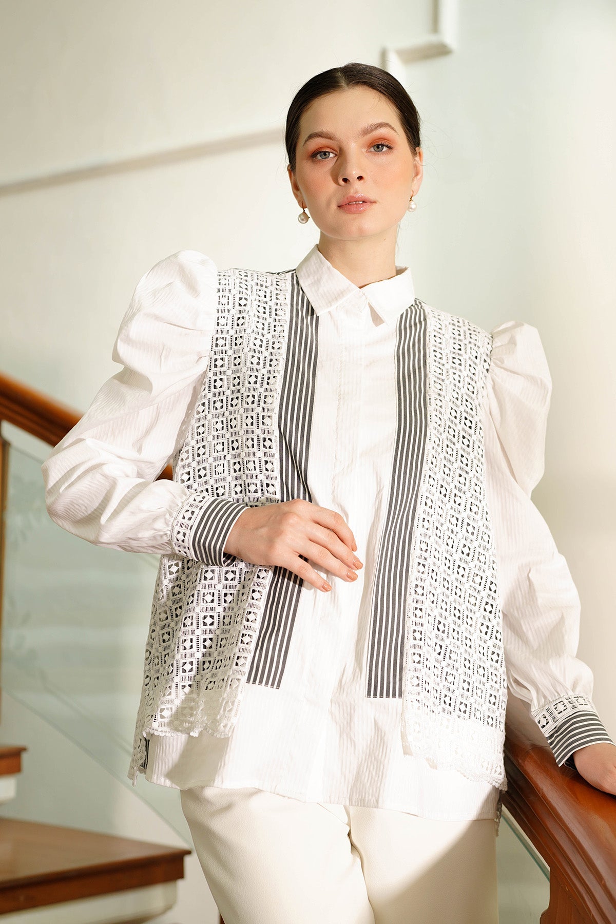 Kyara Embroidery Shirt - White